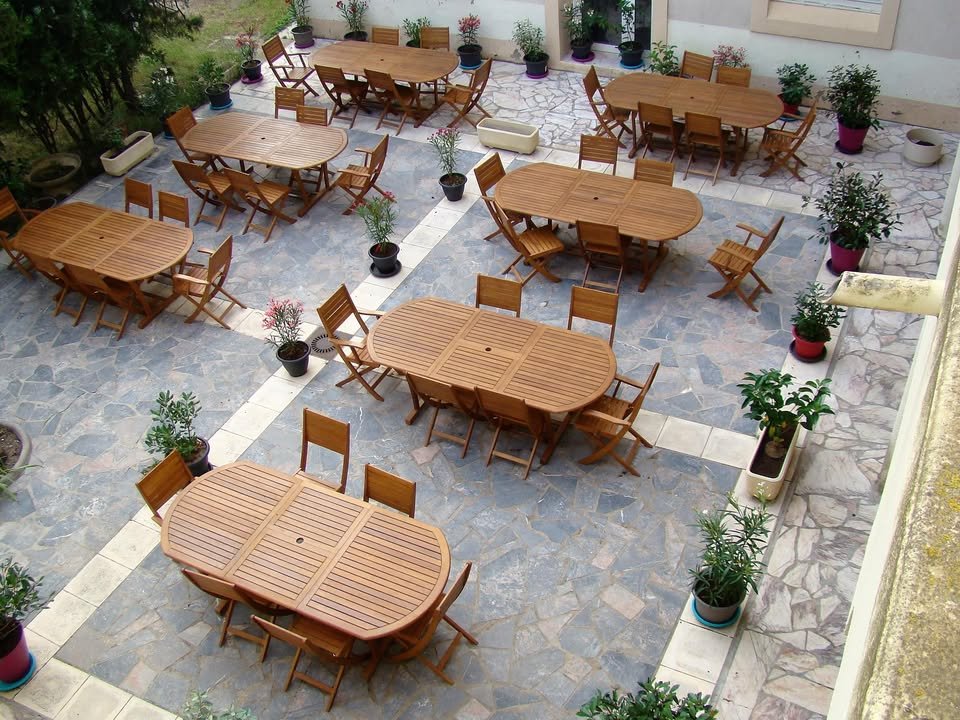 L&rsquo;OUSTAL DE MONTIBEL : LE JOYAU CACHÉ DE BÉZIERS OÙ LA TRADITION DEVIENT ART DE VIVRE